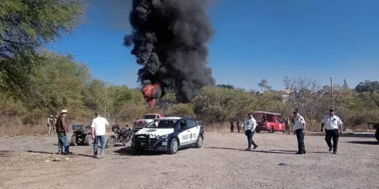 A los separos: Incendio moviliza a elementos de seguridad y emergencia.