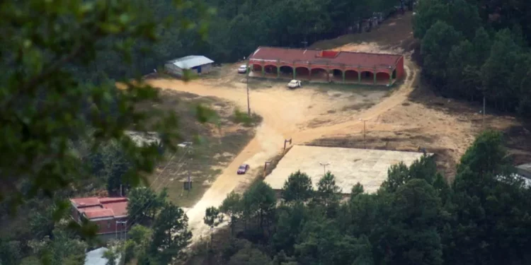 Los AEI y Policías Estatales fueron recibidos a balazos cuando circulaban por la carretera que comunica a Putla Villa de Guerrero.