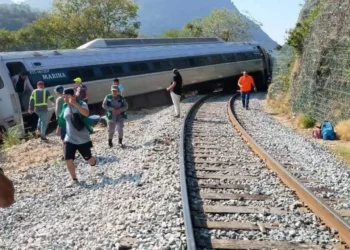 Revisarán caja negra tras accidente del Interoceánico en Oaxaca; siguen 44 personas hospitalizadas