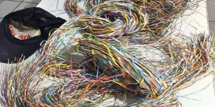 Aseguran a responsables del robo de cables.