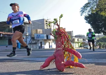 Fotos: Leobardo García Reyes // Asistieron cerca de 300 atletas a la Carrera de Rábanos.