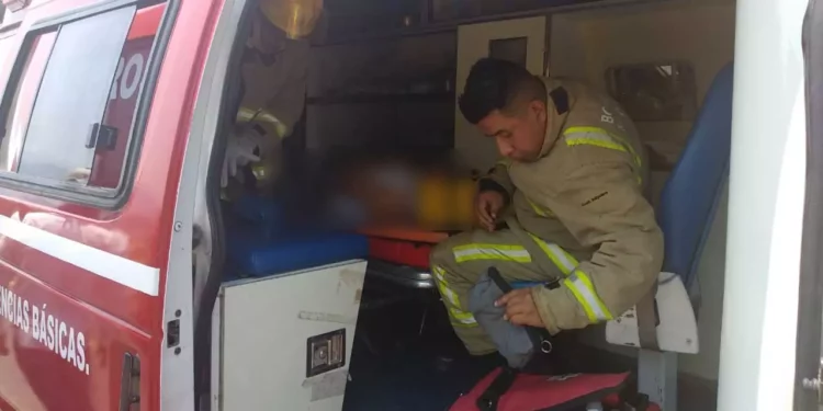 Auxilian a joven agredida por su pareja.