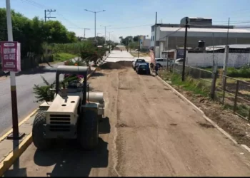 Foto: Gobierno de Oaxaca // Acondicionamiento del terreno para reencarpetar una vialidad en la capital.