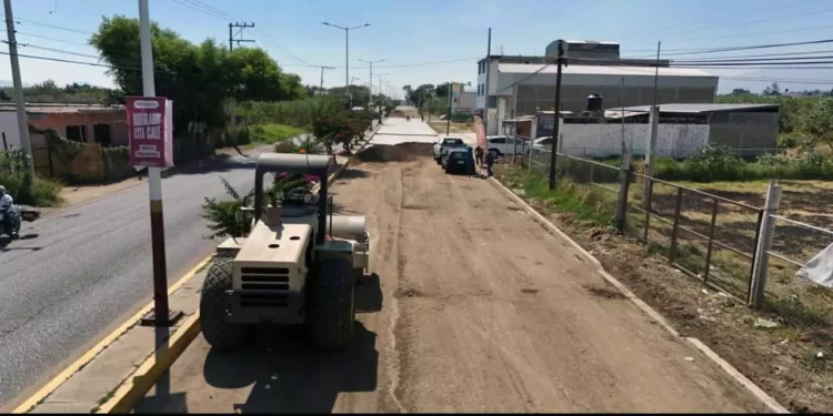 Foto: Gobierno de Oaxaca // Acondicionamiento del terreno para reencarpetar una vialidad en la capital.