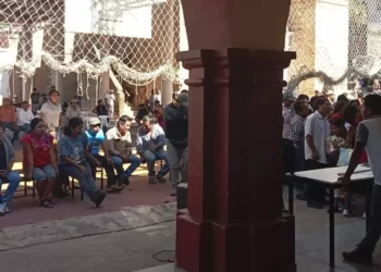 Acusan a Jesús Romero López de intervenir en procesos internos de Santiago Xanica