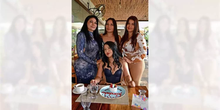 Foto: Rubén Morales // Alondra Pinacho celebró su cumpleaños al lado de Daríana Sánchez, Berenice López y Mara Gómez.