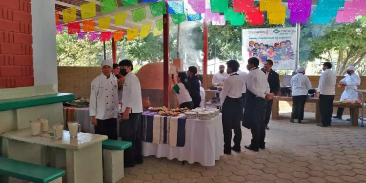 Foto: Facebook Ana Isabel Cordova Bolaños // El área fortalecerá las competencias profesionales de las y los alumnos de la especialidad, además de promover el rescate del patrimonio culinario de la entidad.