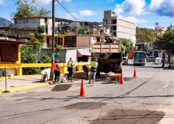 Foto: Municipio de Oaxaca de Juárez // Bacheo y pavimentación en la capital. La inmensa mayoría de obras se realizan con recursos federales.
