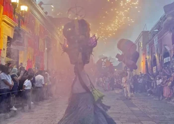 Con el tiempo, el recorrido se extendió al centro de la ciudad, haciendo más larga la procesión