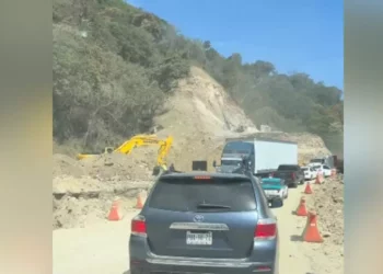 VIDEO | Cierre intermitente en la carretera Pochutla–Huatulco por obras de modernización