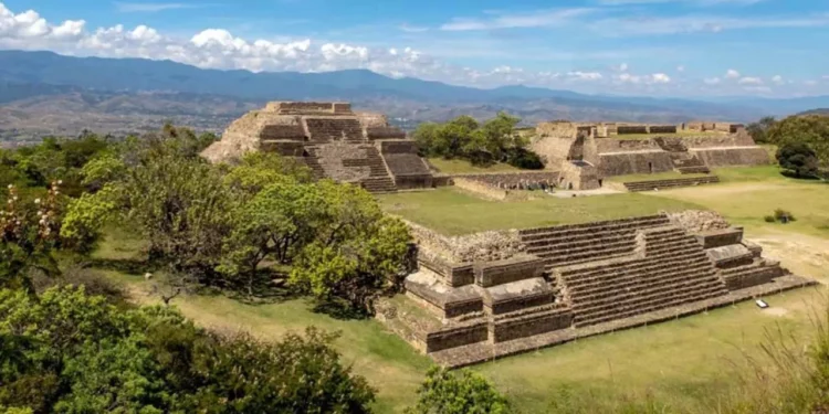 Foto: Archivo El Imparcial // Con la apertura de las líneas negras o corta fuego, protegen el cerro de Monte Albán.