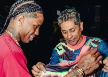 Jorge Campos y Travis Scott lanzan jersey edición especial