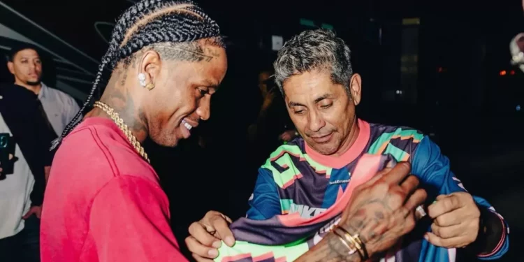 Jorge Campos y Travis Scott lanzan jersey edición especial