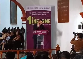 Llama Raymundo Chagoya a redoblar esfuerzos en su mensaje por el primer informe de gobierno