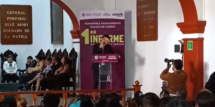 Llama Raymundo Chagoya a redoblar esfuerzos en su mensaje por el primer informe de gobierno