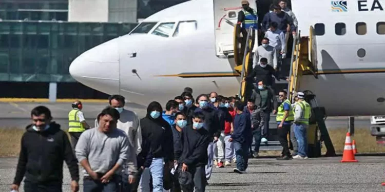 Foto: Agencias // Casi la cuarta parte de las deportaciones de EU se han realizado por vía aérea.