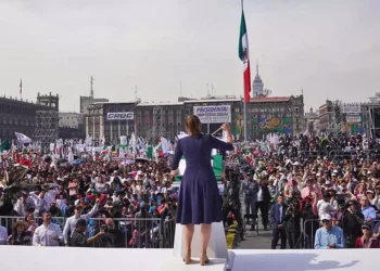 Foto: Presidencia de la República // Claudia Sheinbaum ante 600 mil personas en el zócalo.