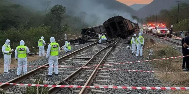 FGR investiga descarrilamiento del Tren Interoceánico: 13 muertos, peritajes en curso y exigencia de certificación externa