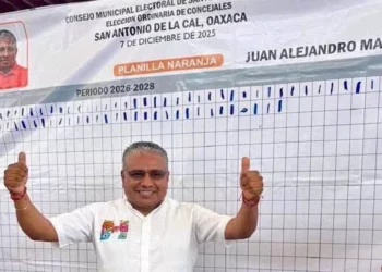 Foto: Redes sociales // De manera extraoficial, Alejandro Martínez se declaraba ganador en San Antonio. En un albazo, Noé Jara lo felicitó en redes sociales.