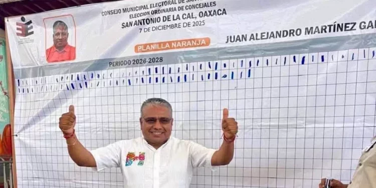 Foto: Redes sociales // De manera extraoficial, Alejandro Martínez se declaraba ganador en San Antonio. En un albazo, Noé Jara lo felicitó en redes sociales.