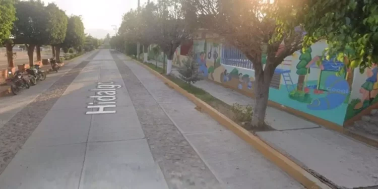 Ejecutan a vendedor de carne en plena calle de San Miguel Ejutla; dos agresores huyeron en motocicleta
