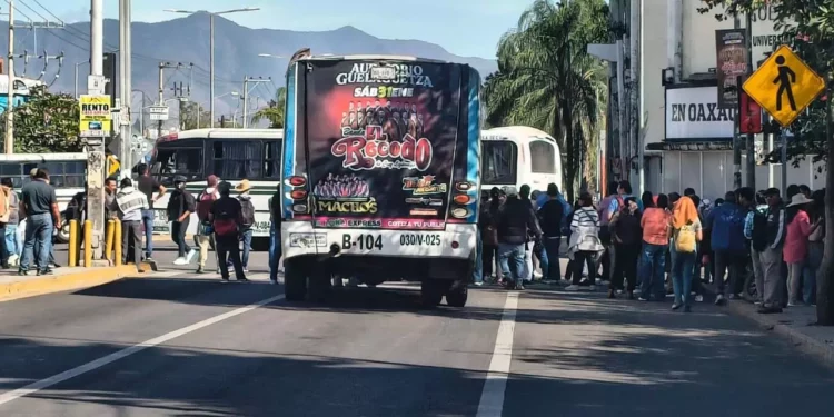 Foto: redes sociales // El bloqueo de normalistas e integrantes de la Sección 22 fue levantado este martes alrededor de las 20:00 horas.