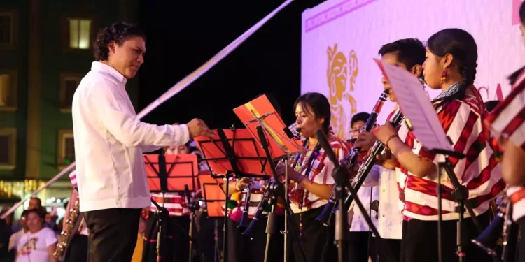 El compositor Gustavo López Hernández es originario de la región del Istmo de Tehuantepec.