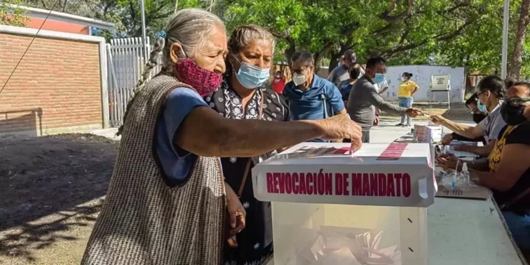 Foto: Archivo El Imparcial // El ejercicio federal de revocación de mandato de abril de 2022 en Oaxaca.
