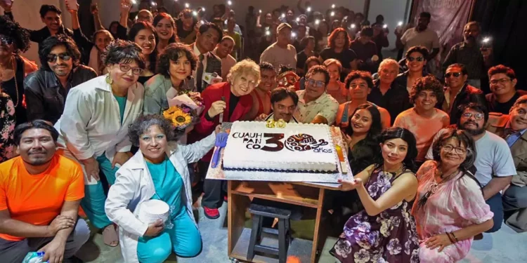 Foto: Daniel Cabrera // El grupo ha llevado sus propuestas escénicas a municipios, comunidades en las ocho regiones del estado de Oaxaca.