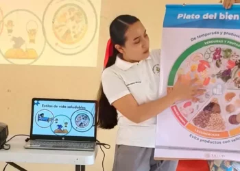 Especialistas recomiendan moderar el consumo de alimentos altos en grasas y azúcares para prevenir complicaciones de salud.
