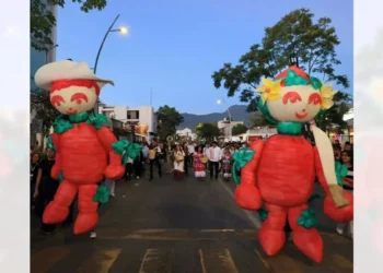 Este lunes se llevó a cabo el Desfile de la Noche de Rábanos.