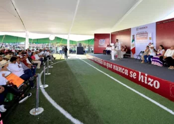Foto: Gobierno de Oaxaca // Evento del gobierno del estado en San Pedro Pochutla.