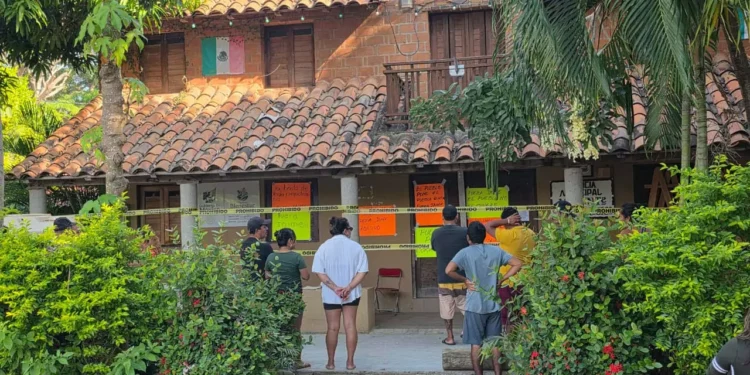 Mazunte exige la destitución del agente municipal Jaime Ziga y toma la agencia como medida de presión