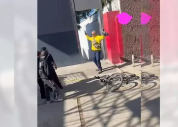 VIDEO | Chofer de transporte urbano agrede a ciclista en la capital oaxaqueña; exigen justicia