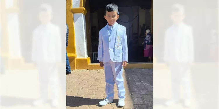 Fotos: cortesía // El pequeño José Luis López Pérez junto a sus padrinos, Daniel Cruz López y Elizabeth Castro Pérez, y sus padres, Flor Pérez Sánchez y José Luis López Rodríguez.