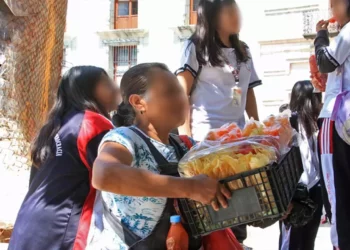 Foto: Archivo El Imparcial // Común denominador la venta de comida chatarra en el perímetro de escuelas.