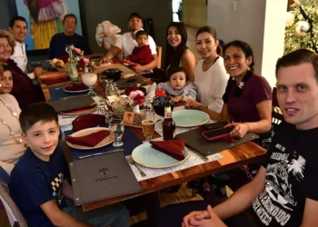 Fotos: Rubén Morales // La familia Vásquez Cano compartió una agradable comida de fin de año en un restaurante de la ciudad.
