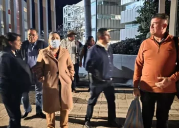 Foto: redes sociales // Líderes de la Sección 22 al salir de la mesa de negociación el viernes pasado.