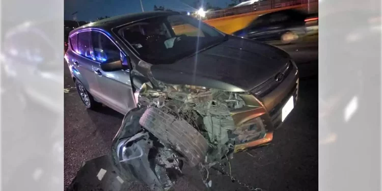 Marcelo, de 18 años, fue trasladado a un hospital tras chocar su camioneta contra la base del puente cuarto centenario.