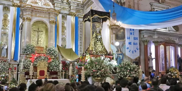 Foto: Adrián Gaytán // Majestuosa la Basílica Menor de la Soledad para celebrar a la patrona de los oaxaqueños.