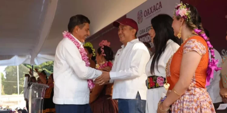 Nino Morales y sus hermanos indígenas reciben con entusiasmo a gobernador, durante Gira de Rendición de Cuentas