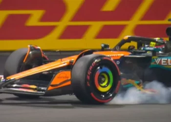 Norris vuelve a superar a Verstappen en la Práctica 2 del GP de Abu Dhabi 2025