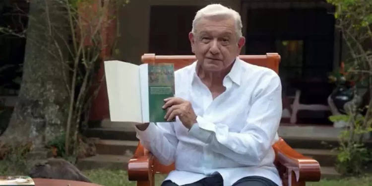 Foto: Redes sociales // Opiniones encontradas por la reaparición de AMLO con su nuevo libro.