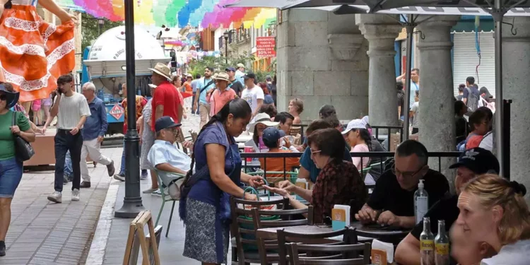 Foto: Archivo El Imparcial // Persiste la economía informal como válvula de escape a la presión laboral.