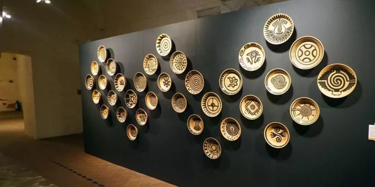 Foto: Fundación Alfredo Harp Helú // Piezas de Talavera de la Reyna integran la exposición “El mito del dios del maíz. Imágenes y letras”, en el Centro Cultural San Pablo.