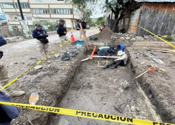 Fotos: Centro INAH Oaxaca // Por el hallazgo arqueológico, se suspendió temporalmente la pavimentación, a fin de evitar la destrucción del mismo.