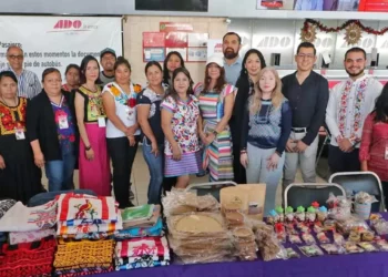Fotos: Adrián Gaytán // Representantes de la Fundación ADO, de la empresa MOBILITY ADO y de la Secretaría de Prosperidad Económica Vecinal inauguraron este domingo la Expo Emprendedora Sueños de Navidad.