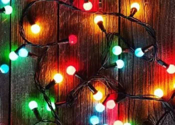 Uno de los principales factores de riesgo en esta temporada es dejar conectadas las luces navideñas.