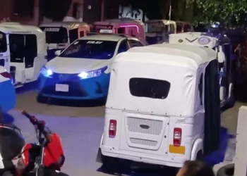 Vecinos denunciaron amenazas y agresiones tras conflicto por vehículo varado.