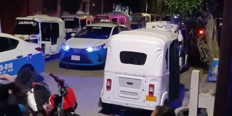 Vecinos denunciaron amenazas y agresiones tras conflicto por vehículo varado.